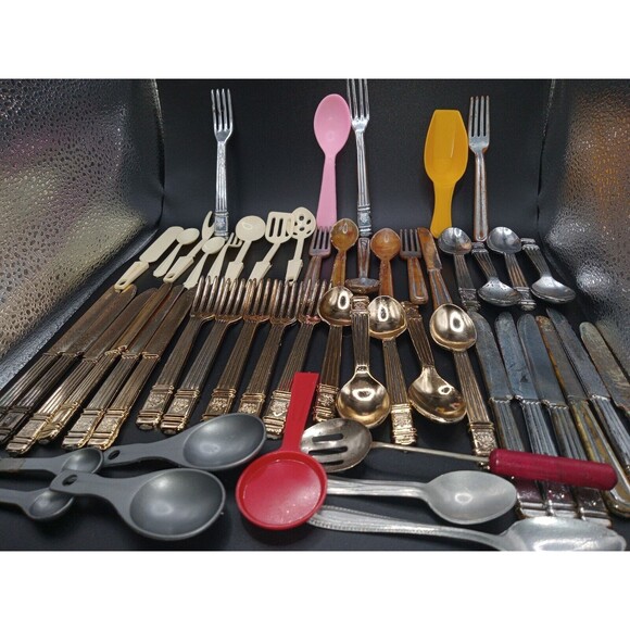Huge Lot Of OVER 50 Childrens Plastic And Metal Spoons, Forks, Knives, Chilton + - Picture 12 of 14
